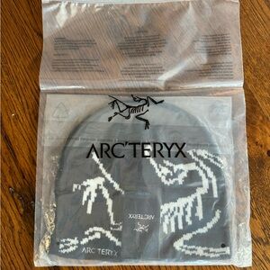 brand new w tags arcteryx black beanie